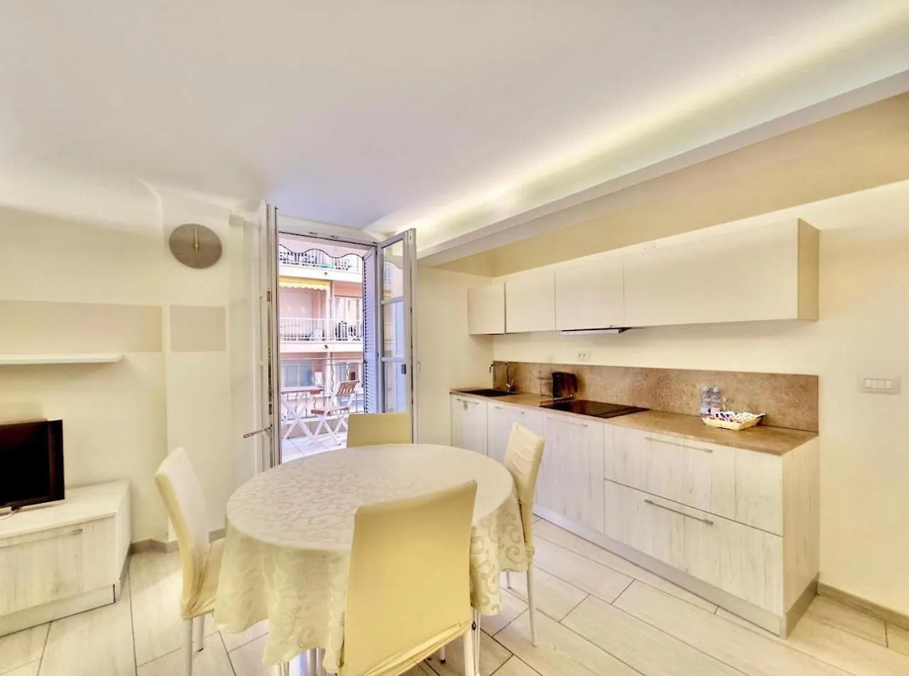 Trilocale Palais Ausonia, Apartment Menton