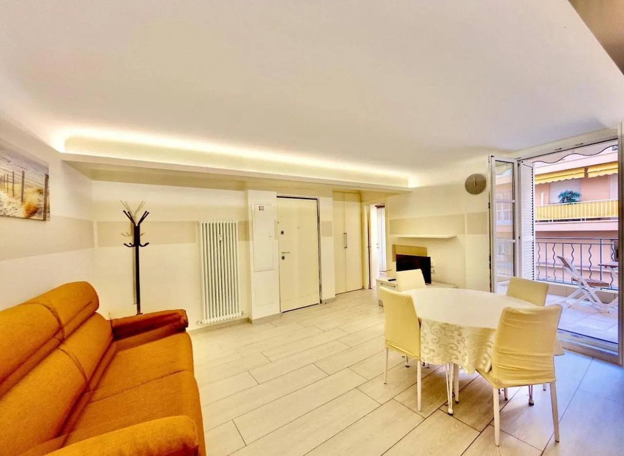 Trilocale Palais Ausonia, Apartment Menton